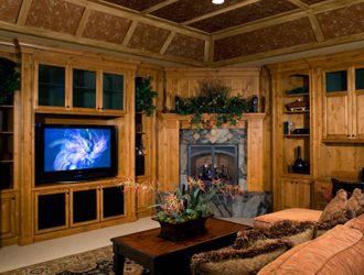 Livingroom with oak panels and beams